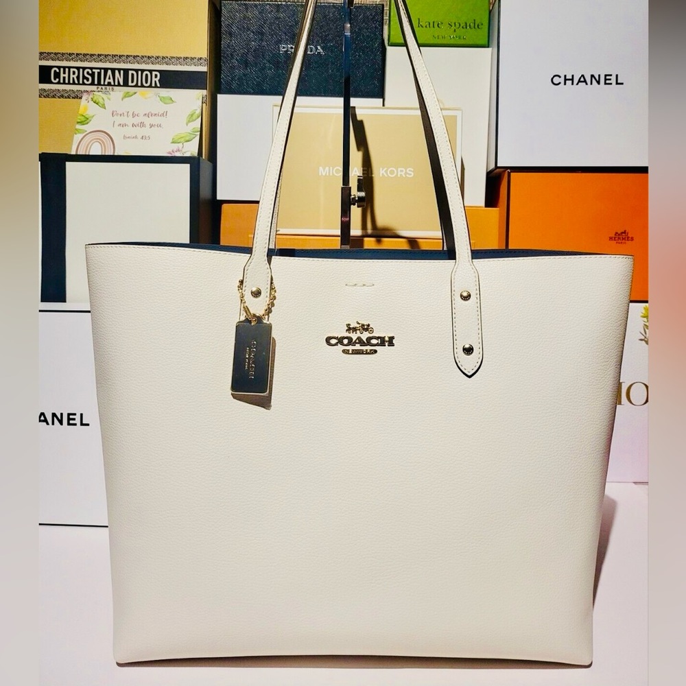 New with tags *Coach large chalk new town tote